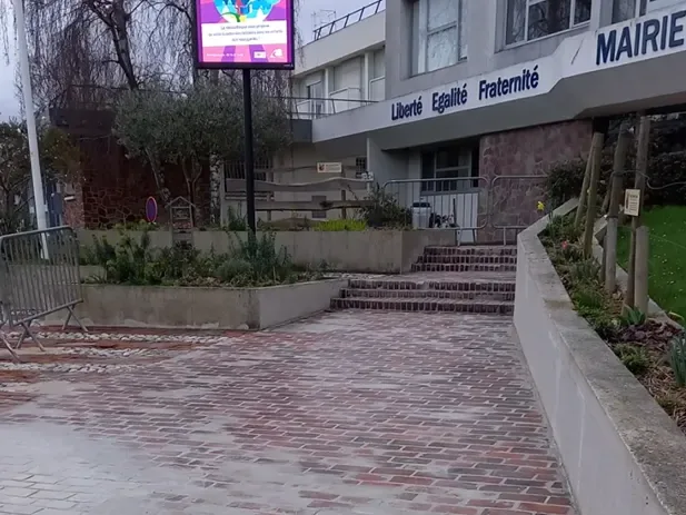 Parvis de la Mairie — avant travaux